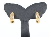 paire de boucles d'oreilles en or et diamants sur support noir