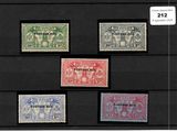 un ensemble de timbres présentant différents motifs sur un fond noir