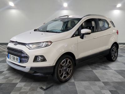 La Ford Eco-Pace blanche est garée dans une pièce au sol à carreaux
