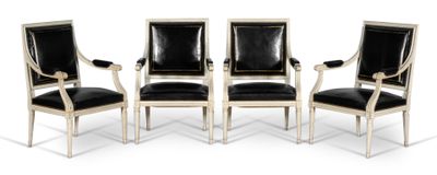 quatre chaises noires et blanches avec des assises en cuir noir, sur fond blanc