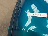 a sticker on the hood of a car that says vrauto