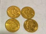 quatre pièces d'or posées sur un bout de papier
