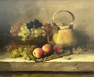 une peinture représentant une nature morte avec des raisins, des pêches et une théière
