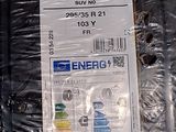 a label on the back of a suitcase that says energ
