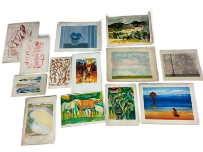 beaucoup de tableaux posés sur la table