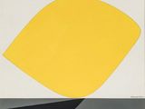 une peinture abstraite représentant un carré jaune, noir et gris