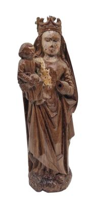 statue d'une femme tenant un enfant dans ses bras
