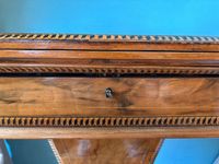 Table à jeux formant travailleuse en placage de loupe de noy… (photo 4)