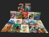 beaucoup de livres sur la table