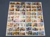 beaucoup de bandes dessinées sur la table