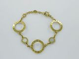 une image représentant un bracelet en or orné de cercles