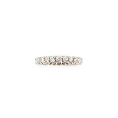 une bague en or blanc et diamants