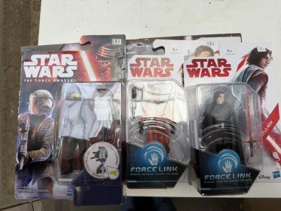 Lot de 3 figurines Star Wars sous blister comprenant Resista…