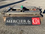 une enseigne sur laquelle sont inscrits « Mercier » et « C.E. »