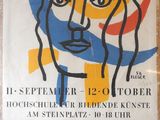 une affiche sur laquelle figure le visage d'une femme