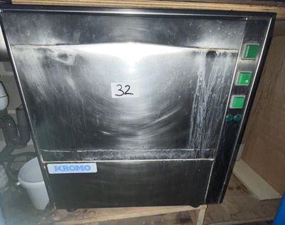 an image of a stainless steel oven sitting in a kitchen