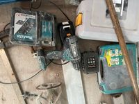 Un ensemble de matériel électroportatif : (photo 2)