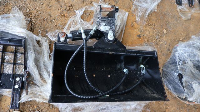 Godet inclinable hydraulique L700mm pour mini-pelle 0,8t-1,2t, ax...