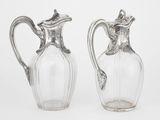 paire de vases en verre plaqué argent, munis d'anses et de poignées