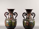 paire de vases chinois de style cloissant, ornés d'un décor peint à la main