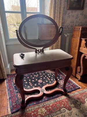 Coiffeuse en placage d'orme, à plateau en marbre blanc surmo… - Photo 1