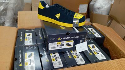 une boîte de chaussures empilées les unes sur les autres
