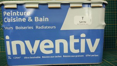 une photo d'une boîte de « Denture Cuisine » et de « Bain Inventiti »
