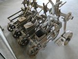 une machine posée sur le sol d'une pièce