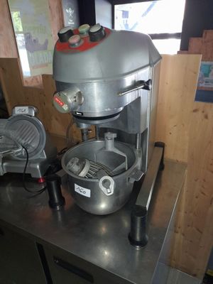 l'image d'une machine posée sur un comptoir