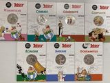 six livres posés sur une surface blanche, ornés de personnages de dessins animés