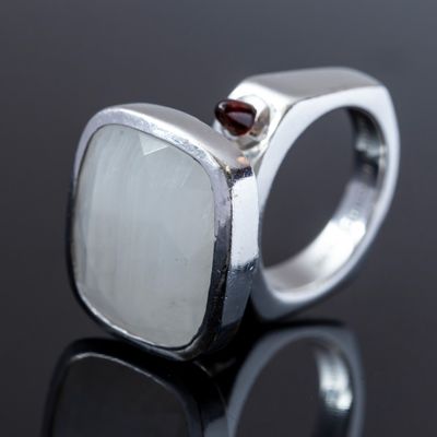 ARTHUS BERTRAND, Paris. Une bague futuriste en argent 925‰ s…