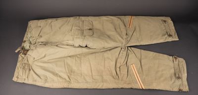 Pantalon de vol A-8. En tissu coton kaki molletonné.