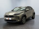 Le SUV Toyota C-HR est garé dans un showroom