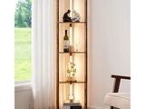une grande étagère en bois avec des tablettes en verre
