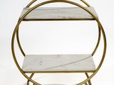 une table d'appoint en marbre blanc et laiton, dotée d'une tablette circulaire