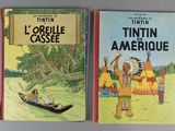 deux livres posés sur une table