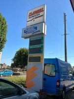 Ensemble de 10 postes de distribution de carburants, compren… (photo 6)