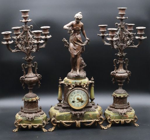 Garniture de cheminée fin 19ème en onyx vert et ornement en bronz...
