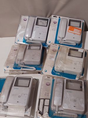 de nombreux appareils électroniques empilés les uns sur les autres