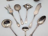 a lot of spoons and spoon spoons on the table