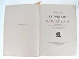 un livre ouvert dont la couverture représente un chat
