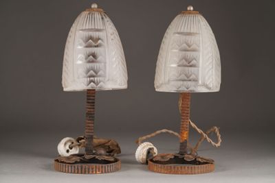 une paire de lampes de table en verre ornées de coquillages