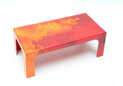 NEFAZ (Antoine MARIE) - Table basse en résine à décor d'un g…