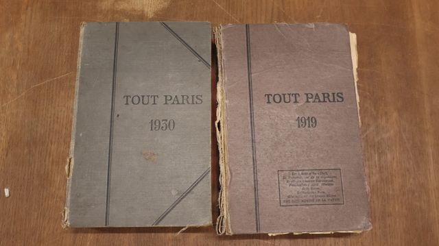 Tout Paris (1930) ; deux annuaires de la société parisienne ; cha...