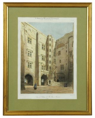 une vieille photo d'un bâtiment avec une tour horloge au milieu