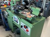 l'image d'une machine installée dans une pièce
