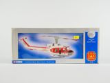 photo d'une maquette d'hélicoptère rouge et blanc dans une boîte