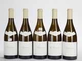 quatre bouteilles de vin sont alignées