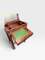 Table travailleuse en acajou et placage d'acajou, ouvrant pa… (photo 6)