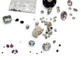 many different types of stones and stones on the table